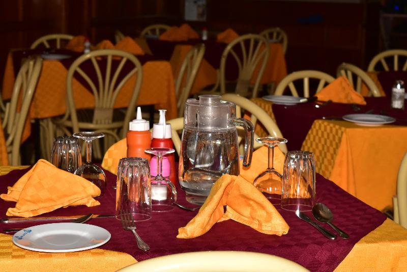 Ibis Hotel Ниери Екстериор снимка