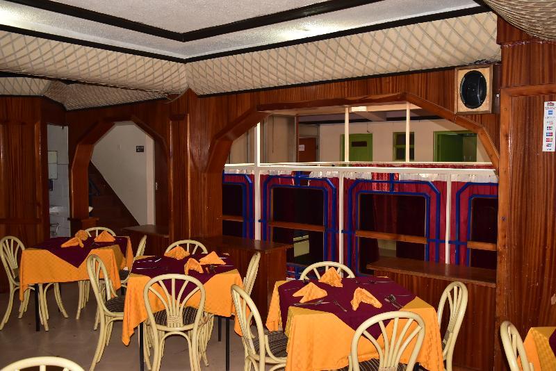 Ibis Hotel Ниери Екстериор снимка