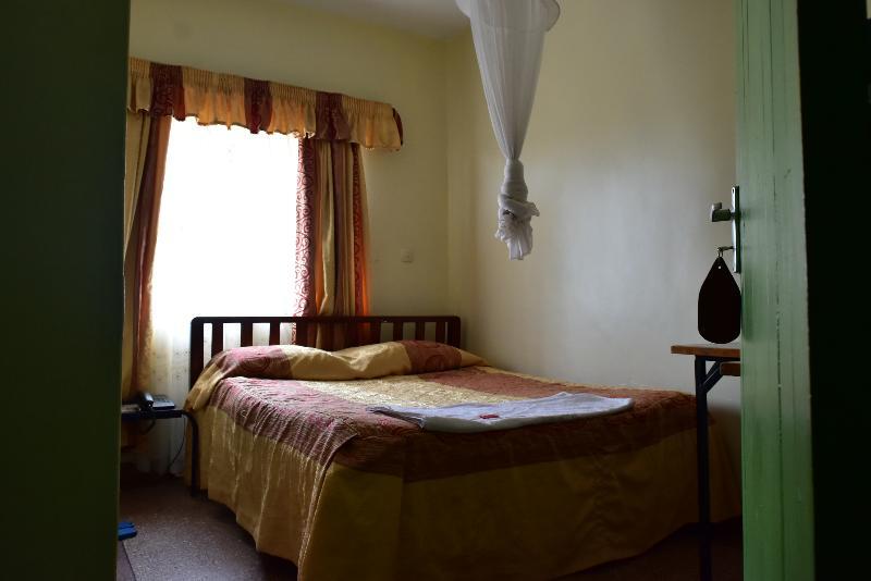 Ibis Hotel Ниери Екстериор снимка
